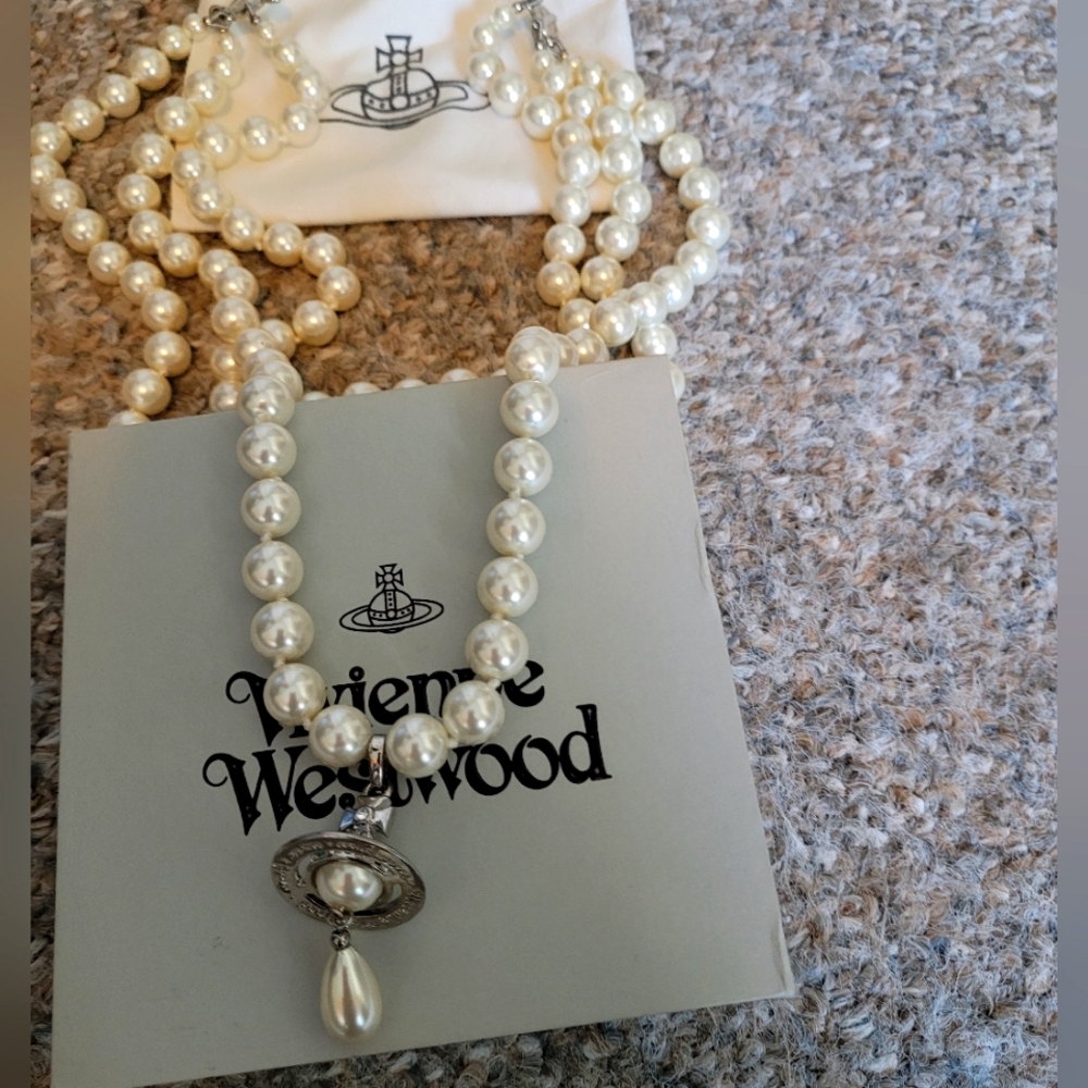 Authentic Vivienne Westwood 3 row bas relief pearl drop necklace